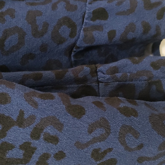 New Womens LOFT Long Sleeve Royal Blue Leopard Print Top - Picture 2 of 8
